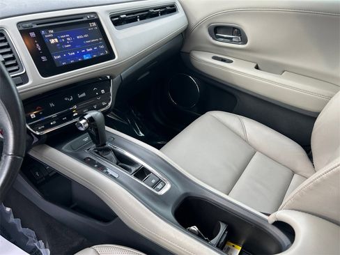 Used 2018 Honda HR-V EX-L image 11