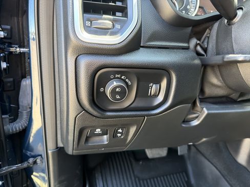 Used 2022 RAM 1500 Big Horn AWD/4WD image 15