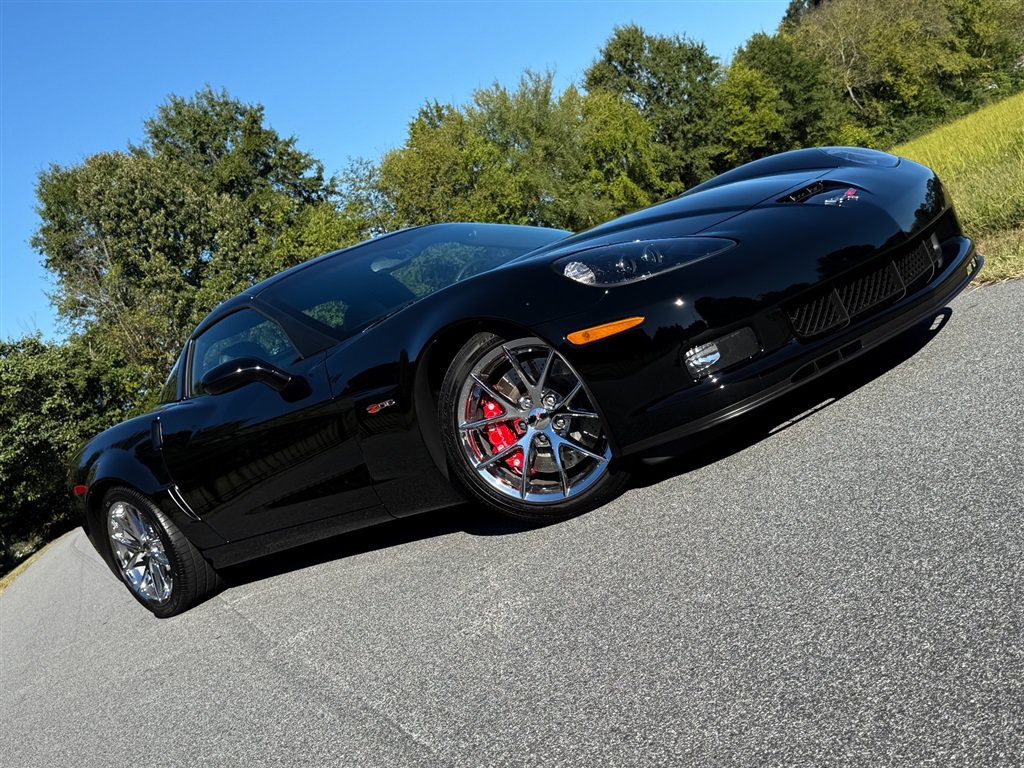 Used 2010 Chevrolet Corvette Z06 w/ Preferred Equipment Group RWD image 20
