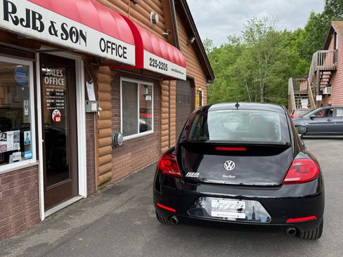Used 2013 Volkswagen Beetle 2.0T image 3