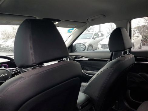 Used 2025 Kia Seltos S image 11