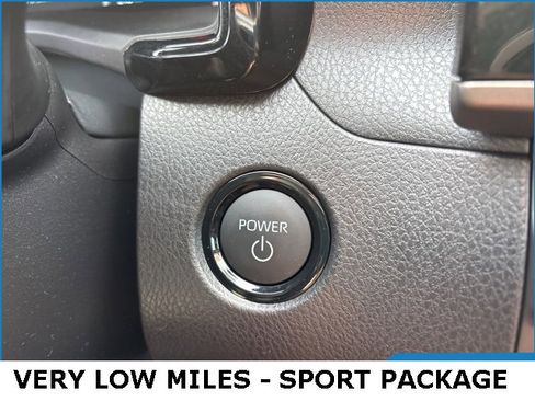 Used 2025 Toyota Camry SE w/ Convenience Package image 10