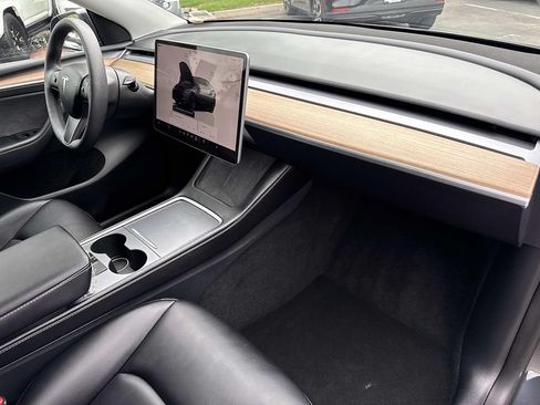 Used 2024 Tesla Model Y Long Range AWD/4WD image 37