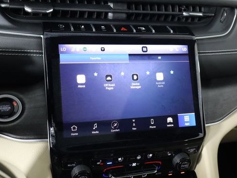 Used 2023 Jeep Grand Cherokee L Limited w/ Luxury Tech Group II AWD/4WD image 37