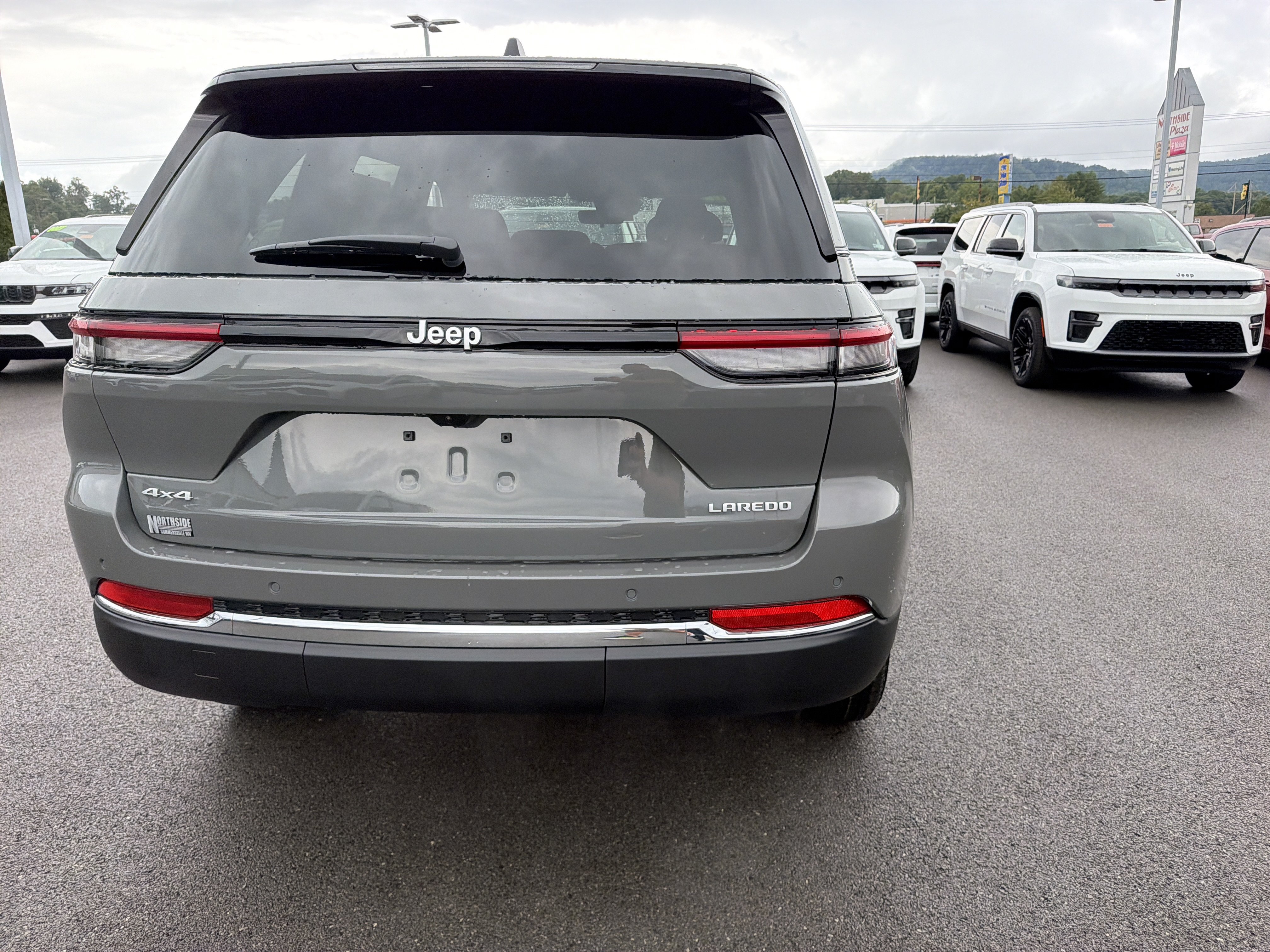 New 2027 Jeep Grand Cherokee Laredo X AWD/4WD image 8