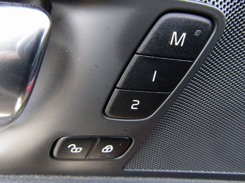 Used 2019 Volvo XC60 T5 Momentum w/ Premium Package image 25