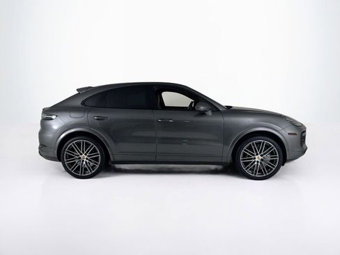 Certified 2022 Porsche Cayenne Turbo S image 6