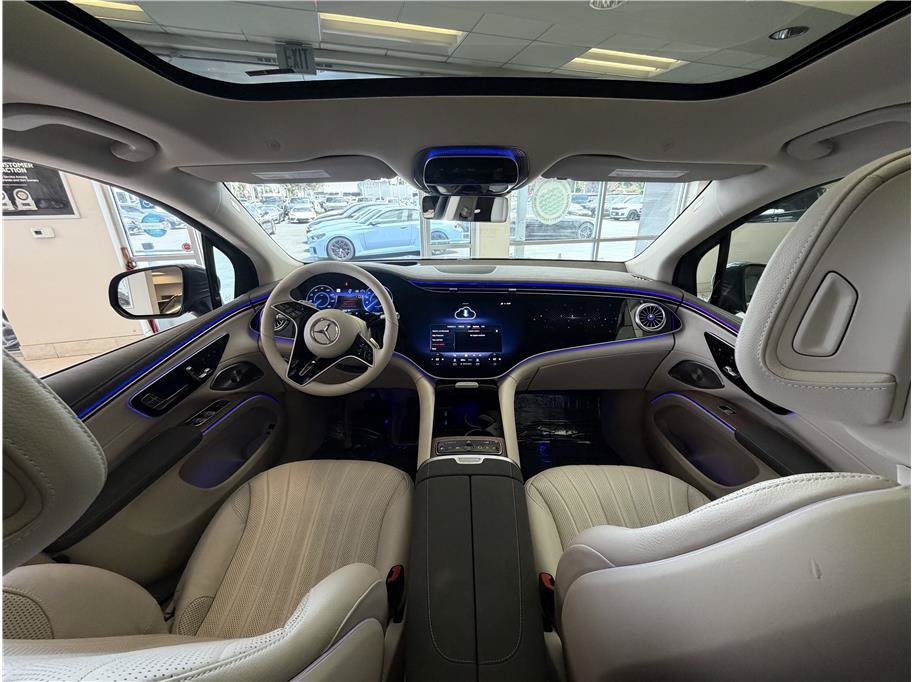Used 2023 Mercedes-Benz EQS 580 4MATIC SUV w/ Exclusive Trim Package image 27