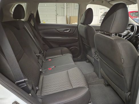 Used 2017 Nissan Rogue SV image 33