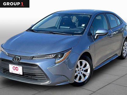 Used 2025 Toyota Corolla LE FWD image 1