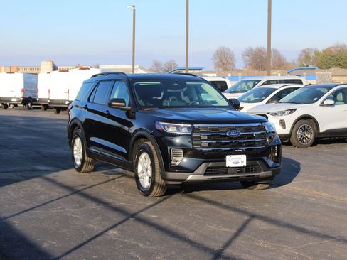 New 2026 Ford Explorer Active AWD/4WD image 9