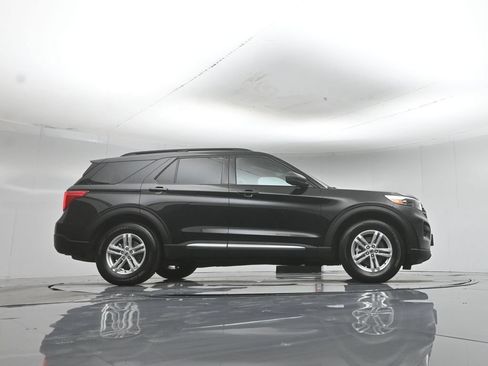 Used 2024 Ford Explorer XLT RWD image 44