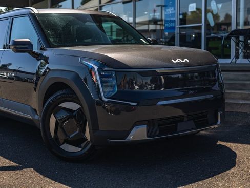 Used 2024 Kia EV9 Wind AWD/4WD image 3