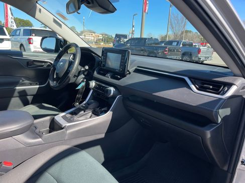 Used 2022 Toyota RAV4 LE image 29