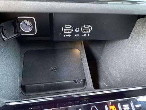 Used 2023 Jeep Wagoneer L Series II AWD/4WD image 14