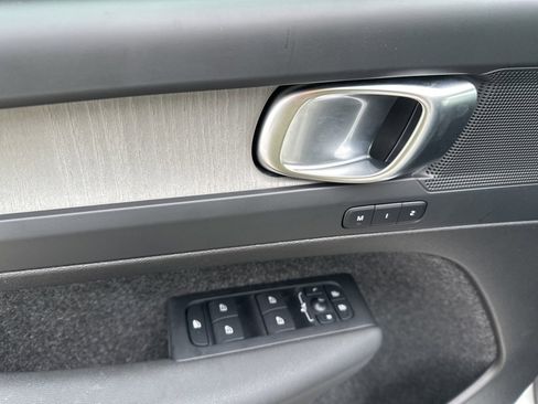 Certified 2025 Volvo XC40 B5 Core image 21