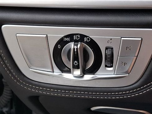 Used 2018 BMW M760i xDrive image 23