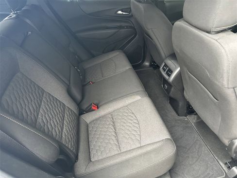 Used 2018 Chevrolet Equinox LT image 32