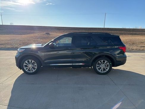 Used 2023 Ford Explorer XLT w/ Equipment Group 202A image 6