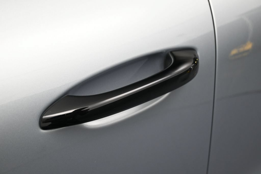 Certified 2023 Porsche Macan S AWD/4WD image 33