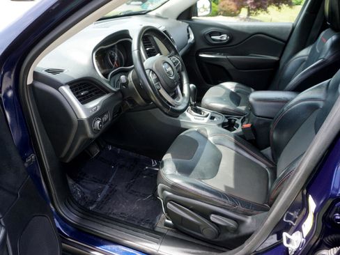 Used 2016 Jeep Cherokee Trailhawk image 7