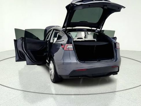 Used 2023 Tesla Model Y Long Range AWD/4WD image 17