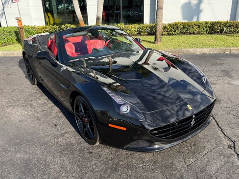 Used 2016 Ferrari California T RWD image 3