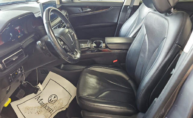 Used 2023 Lincoln Nautilus Reserve AWD/4WD image 5
