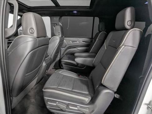 Used 2023 Cadillac Escalade ESV Sport AWD/4WD image 17
