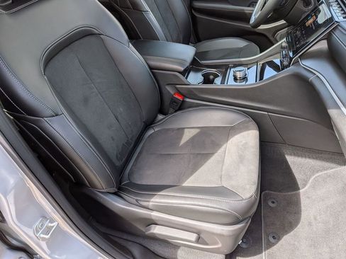 New 2025 Jeep Grand Cherokee Altitude AWD/4WD image 25