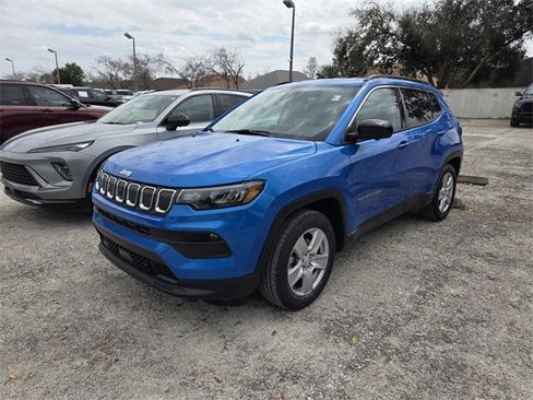 Used 2022 Jeep Compass Latitude w/ Convenience Group image 3
