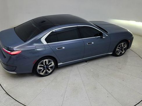 Used 2023 BMW i7 xDrive60 image 90