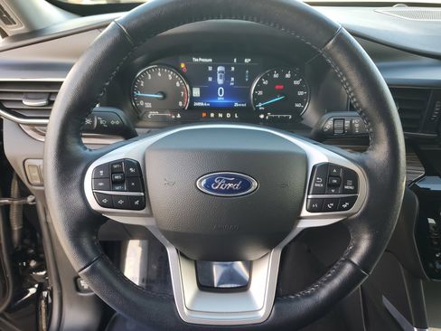 Used 2022 Ford Explorer Limited w/ Equipment Group 301A image 23