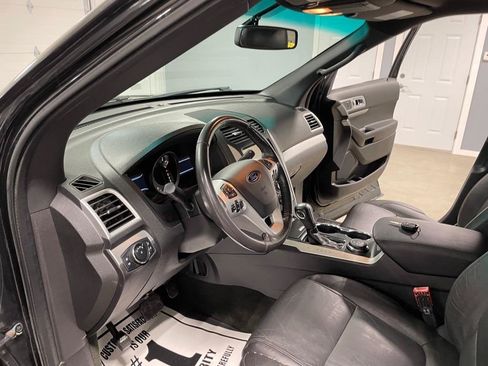 Used 2014 Ford Explorer XLT w/ Equipment Group 202A AWD/4WD image 9
