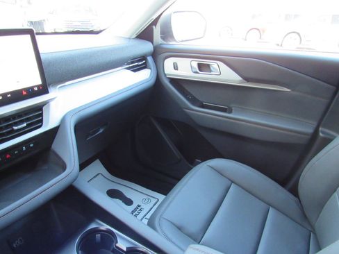 New 2026 Ford Explorer Active AWD/4WD image 24