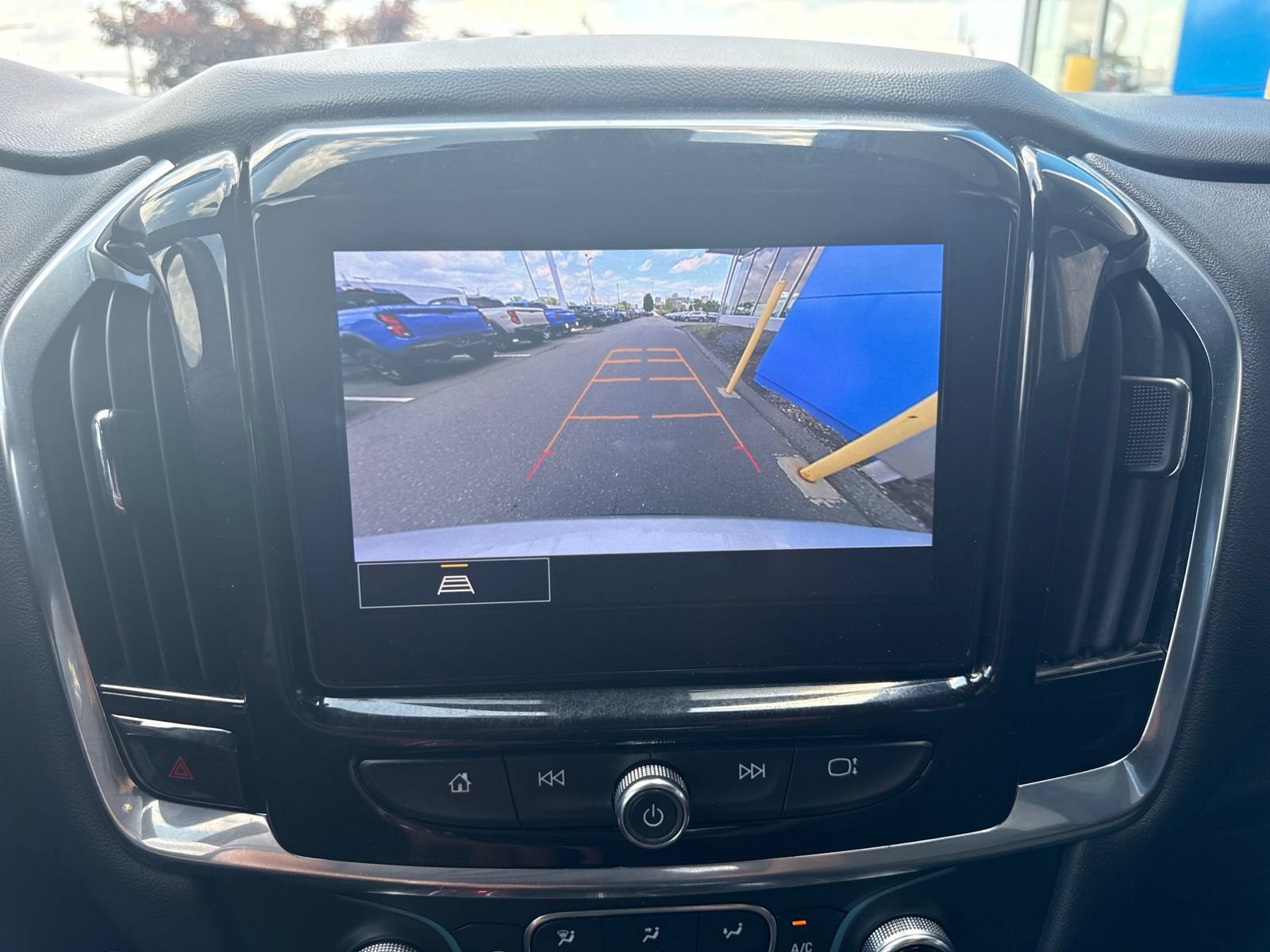 Used 2022 Chevrolet Traverse LT AWD/4WD image 26