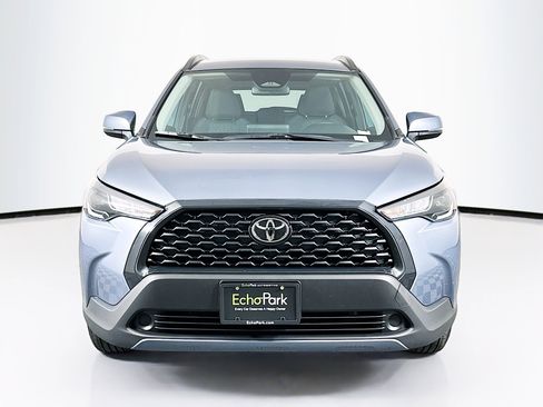 Used 2024 Toyota Corolla Cross LE image 2