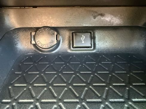 Used 2020 Toyota RAV4 XLE Premium image 27