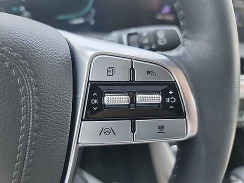 Used 2025 Kia Telluride EX w/ EX Captain's Chair Package FWD image 23