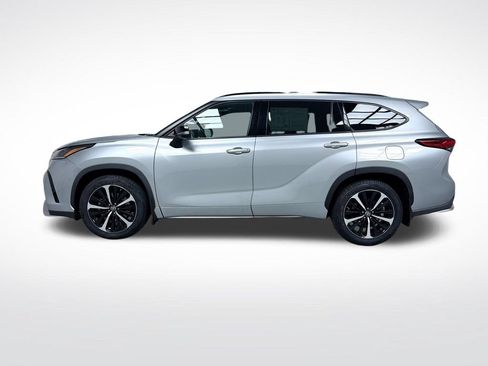 Used 2022 Toyota Highlander XSE AWD/4WD image 11