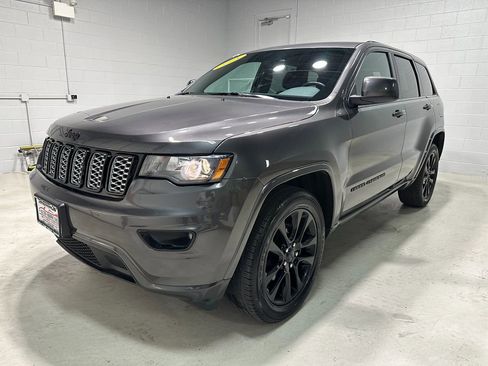Used 2018 Jeep Grand Cherokee Altitude AWD/4WD image 19