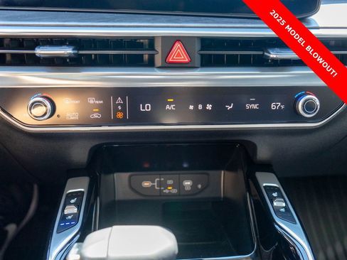 New 2025 Kia Sorento SX AWD/4WD image 24