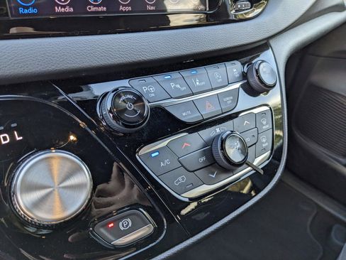 Used 2019 Chrysler Pacifica Touring Plus w/ Advanced Safetytec Group image 38