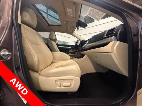 Used 2018 Toyota Highlander XLE w/ Protection Package #3 image 10