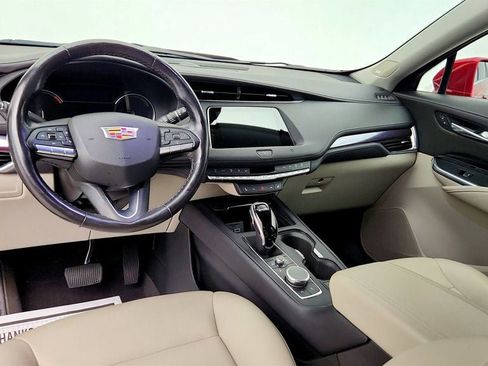 Used 2021 Cadillac XT4 Luxury w/ Cold Weather Package AWD/4WD image 13