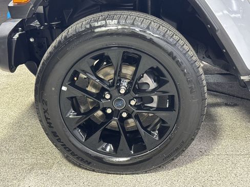 Used 2024 Jeep Wrangler Unlimited Sahara AWD/4WD image 36