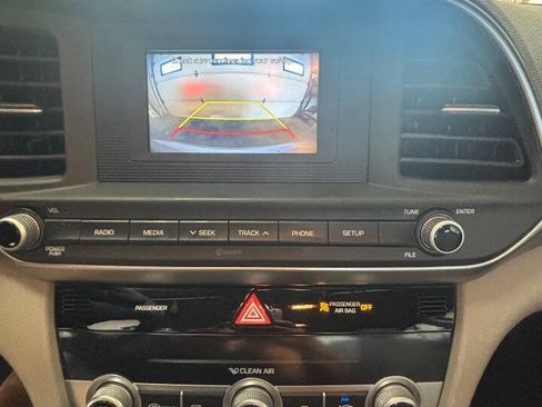 Used 2020 Hyundai Elantra SE FWD image 9