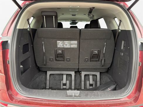 Used 2024 Kia Carnival EX image 18