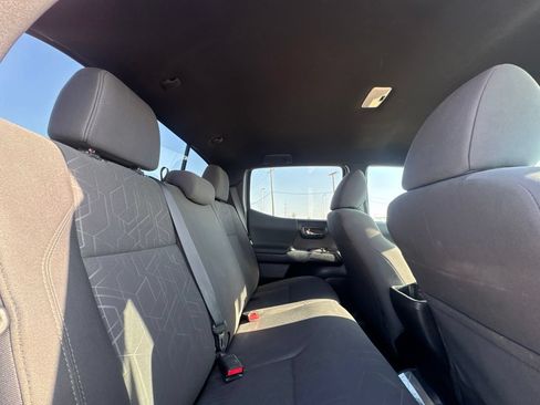 Used 2017 Toyota Tacoma TRD Off-Road w/ Tow Package (A/T) AWD/4WD image 30