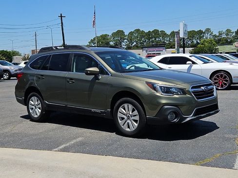 Used 2018 Subaru Outback 2.5i Premium AWD/4WD image 1